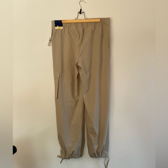 NEW High-Waisted StretchTech Wide-Leg Beige Cargo Pants for Women - Picture 5 of 11